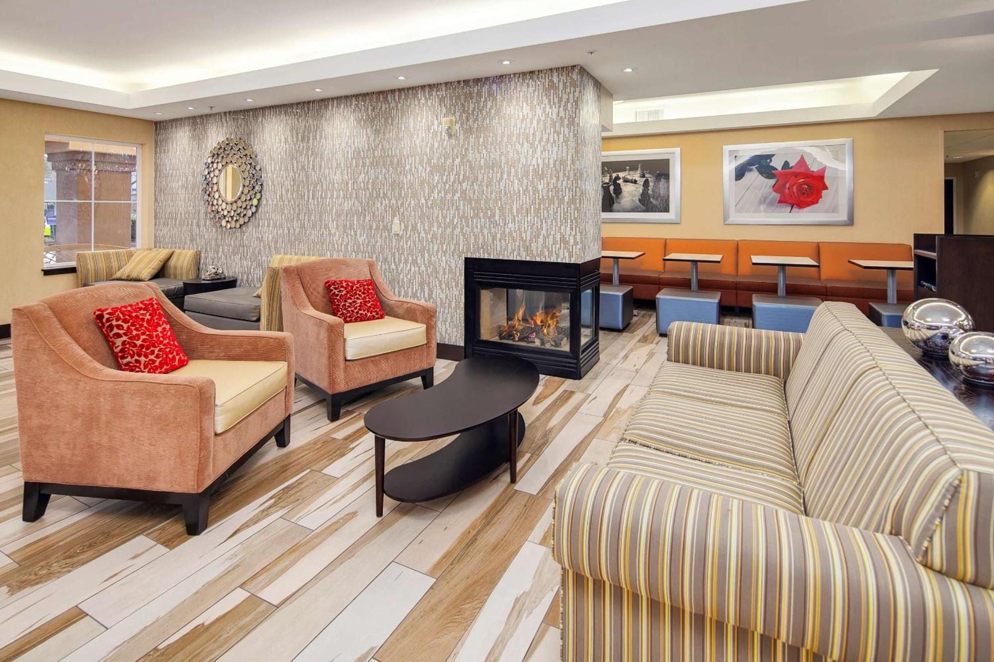 Hampton Inn & Suites Seattle North/Lynnwood Zewnętrze zdjęcie